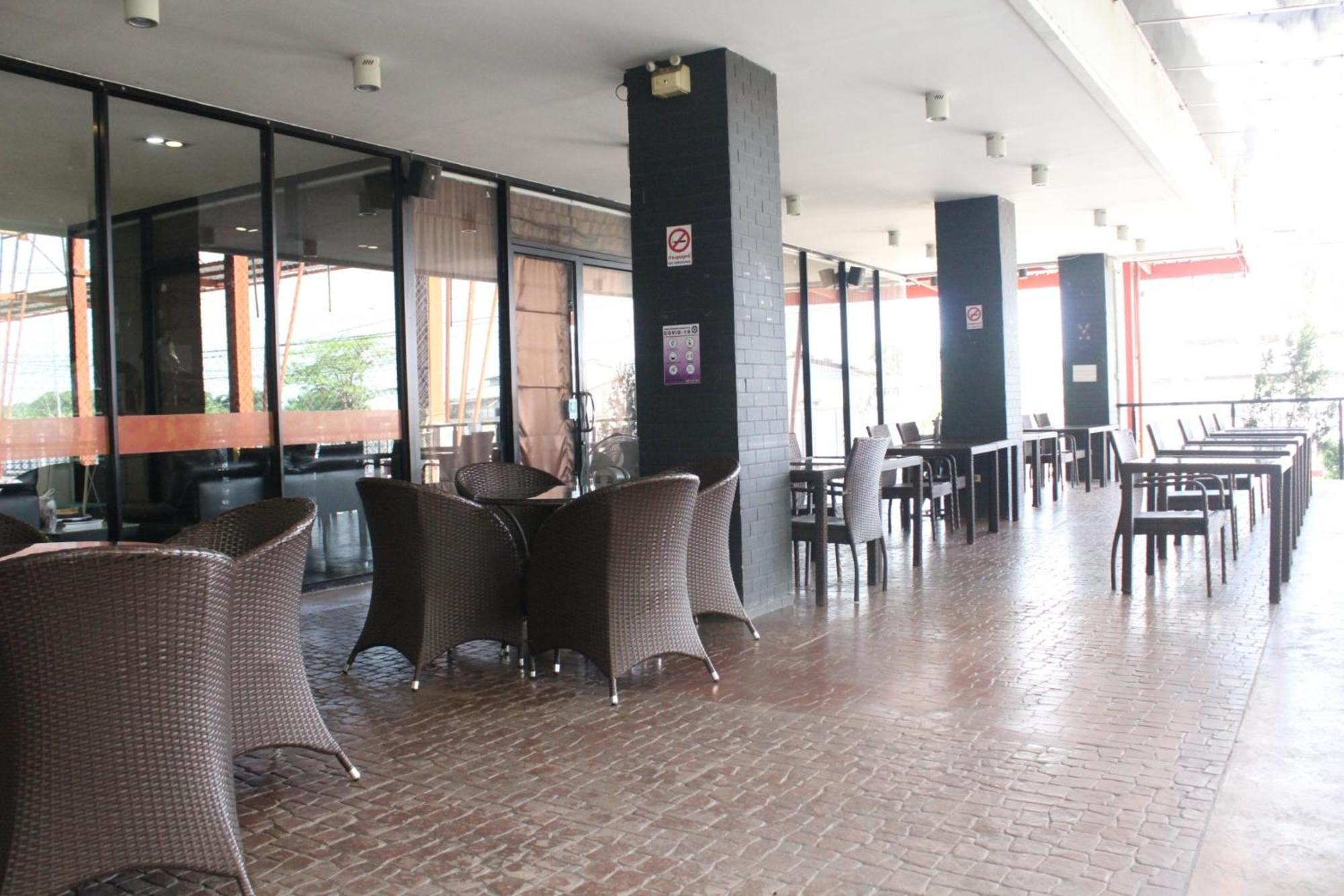 Phitsanulok United Hotel Buitenkant foto